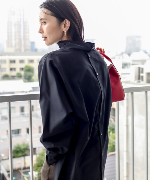 RIVE DROITE（リヴドロワ）の「きれい目にもカジュアルにもマッチする　ライトタンブラーハイネックシャツ（シャツ/ブラウス・レディース・オフホワイト/ブラック・FREE）」の17枚目の写真