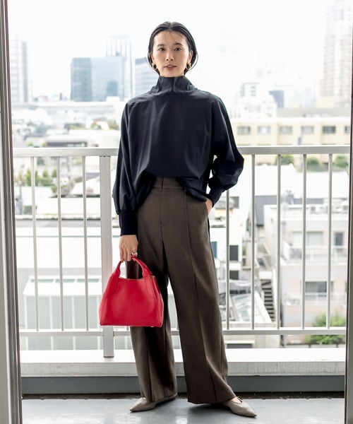 RIVE DROITE（リヴドロワ）の「きれい目にもカジュアルにもマッチする　ライトタンブラーハイネックシャツ（シャツ/ブラウス・レディース・オフホワイト/ブラック・FREE）」の18枚目の写真