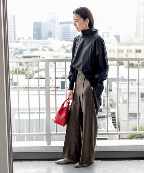 RIVE DROITE（リヴドロワ）の「きれい目にもカジュアルにもマッチする　ライトタンブラーハイネックシャツ（シャツ/ブラウス・レディース・オフホワイト/ブラック・FREE）」の19枚目の写真