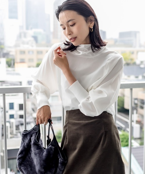 RIVE DROITE（リヴドロワ）の「きれい目にもカジュアルにもマッチする　ライトタンブラーハイネックシャツ（シャツ/ブラウス・レディース・オフホワイト/ブラック・FREE）」の3枚目の写真