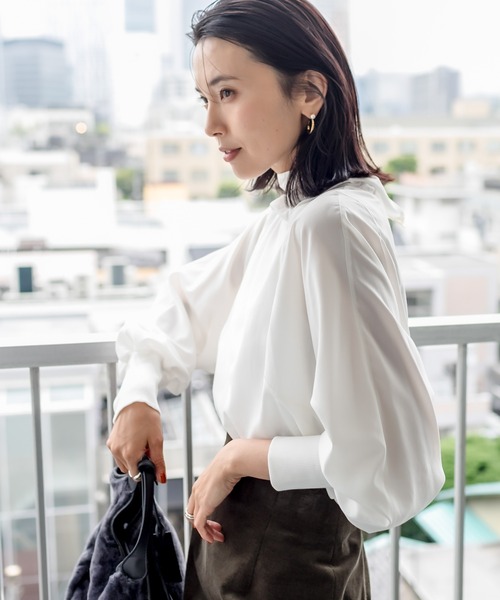 RIVE DROITE（リヴドロワ）の「きれい目にもカジュアルにもマッチする　ライトタンブラーハイネックシャツ（シャツ/ブラウス・レディース・オフホワイト/ブラック・FREE）」の4枚目の写真