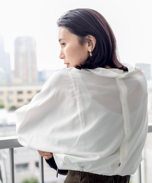 RIVE DROITE（リヴドロワ）の「きれい目にもカジュアルにもマッチする　ライトタンブラーハイネックシャツ（シャツ/ブラウス・レディース・オフホワイト/ブラック・FREE）」の5枚目の写真