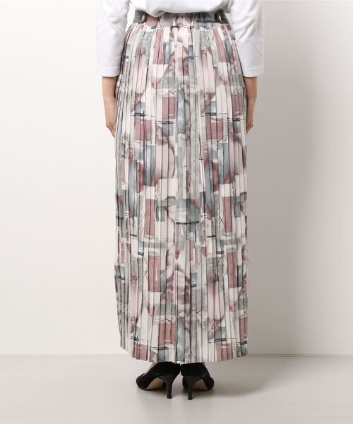 Q（キュー）の「アート柄プリーツスカート（スカート・レディース・ブラック系その他・MEDIUM）」の3枚目の写真