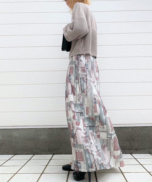 Q（キュー）の「アート柄プリーツスカート（スカート・レディース・ブラック系その他・MEDIUM）」の2枚目の写真