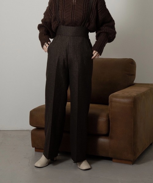 lawgy（ラウジー）の「herringbone suspender pants（その他パンツ・レディース・ベージュ/ブラウン・FREE）」の3枚目の写真
