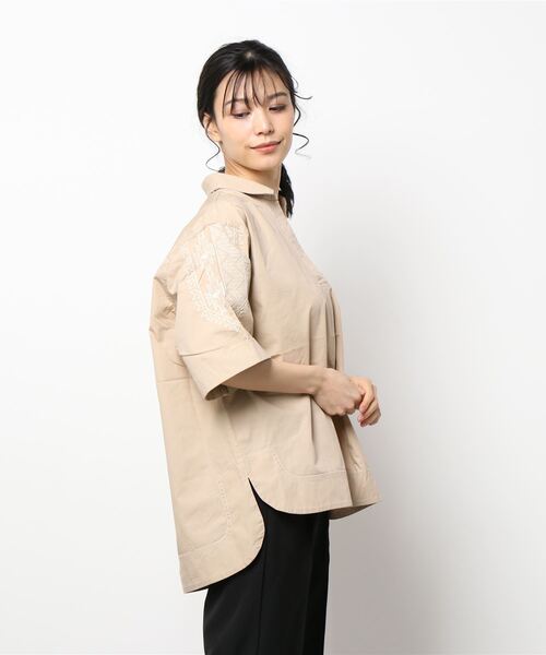 チチカカ(チチカカ)の「コットンxナバホクロス刺繍プルオーバー(シャツ/ブラウス・レディース・カーキ/ベージュ/ボルドー・FREE)」の4枚目の写真