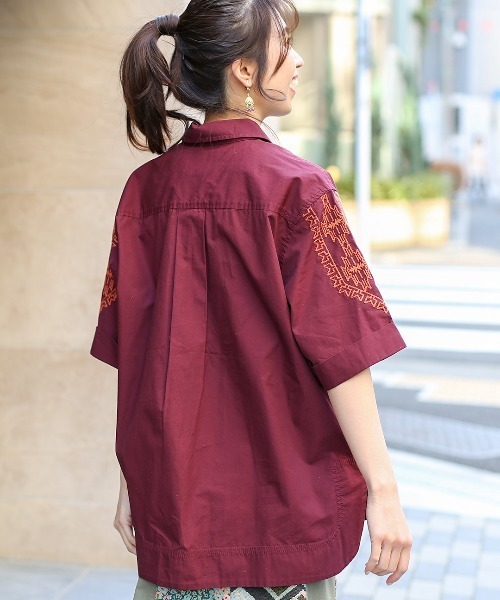 チチカカ(チチカカ)の「コットンxナバホクロス刺繍プルオーバー(シャツ/ブラウス・レディース・カーキ/ベージュ/ボルドー・FREE)」の11枚目の写真