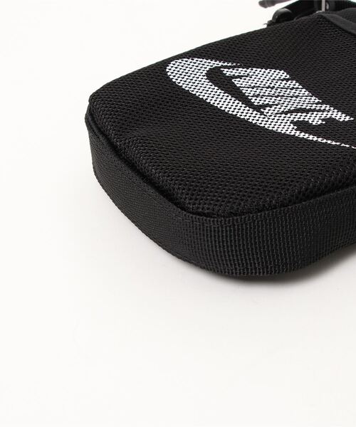 NIKE（ナイキ）の「《NIKEアパレル》ﾅｲｷ ﾍﾘﾃｰｼﾞ ｽﾓｰﾙ ｱｲﾃﾑ（ボディバッグ/ウエストポーチ・レディース・ブラック/シルバー系その他/ブラウン/バイオレット/グレー/ベージュ系その他・フリー）」の8枚目の写真