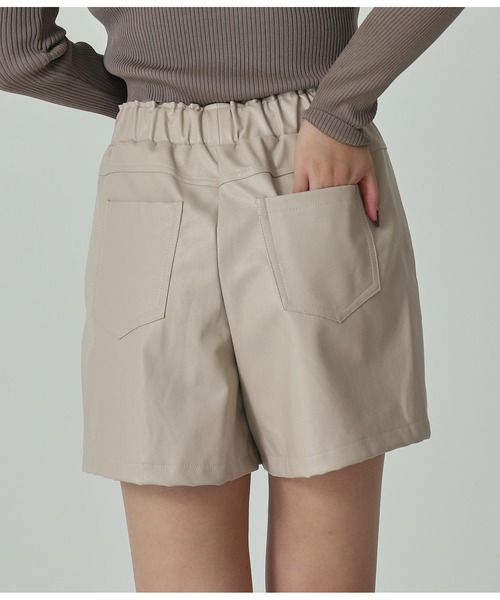 ANAP（アナップ）の「フェイクレザーショートパンツ（その他パンツ・レディース・ブラック/アイボリー・FREE）」の10枚目の写真