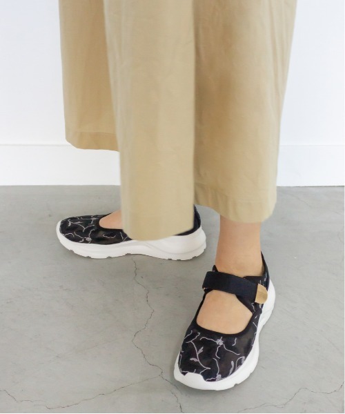 RANDA(ランダ)の「ストレスフリー/刺繍デザインスニーカー(スニーカー・レディース・ブラック/グリーン/クリーム・M/LL/L/S)」の4枚目の写真