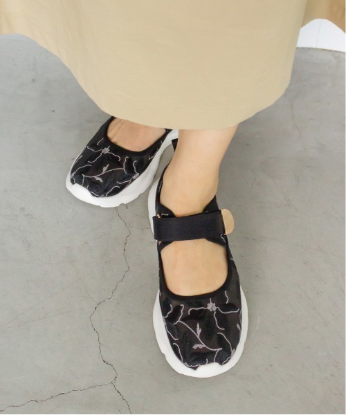 RANDA(ランダ)の「ストレスフリー/刺繍デザインスニーカー(スニーカー・レディース・ブラック/グリーン/クリーム・M/LL/L/S)」の5枚目の写真