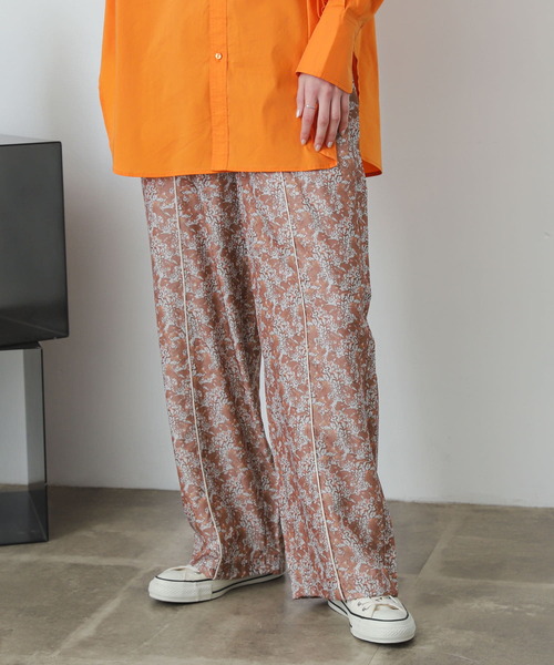 SENSE OF PLACE by URBAN RESEARCH（センスオブプレイスバイアーバンリサーチ）の「アートフラワーパイピングパンツ（その他パンツ・レディース・イエロー系その他/ブラック系その他・SMALL/MEDIUM）」の9枚目の写真