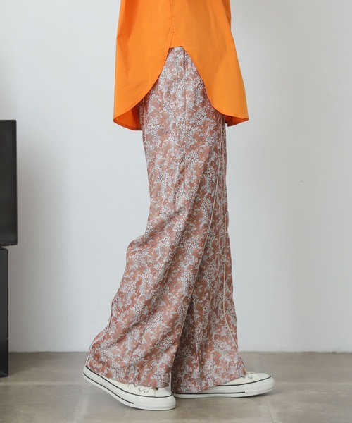 SENSE OF PLACE by URBAN RESEARCH（センスオブプレイスバイアーバンリサーチ）の「アートフラワーパイピングパンツ（その他パンツ・レディース・イエロー系その他/ブラック系その他・SMALL/MEDIUM）」の11枚目の写真