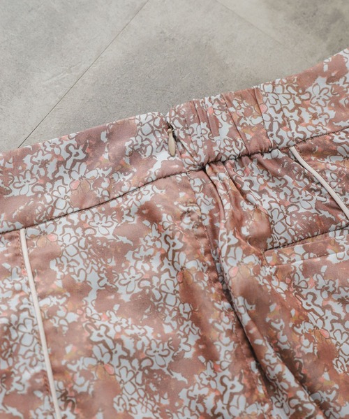 SENSE OF PLACE by URBAN RESEARCH（センスオブプレイスバイアーバンリサーチ）の「アートフラワーパイピングパンツ（その他パンツ・レディース・イエロー系その他/ブラック系その他・SMALL/MEDIUM）」の19枚目の写真