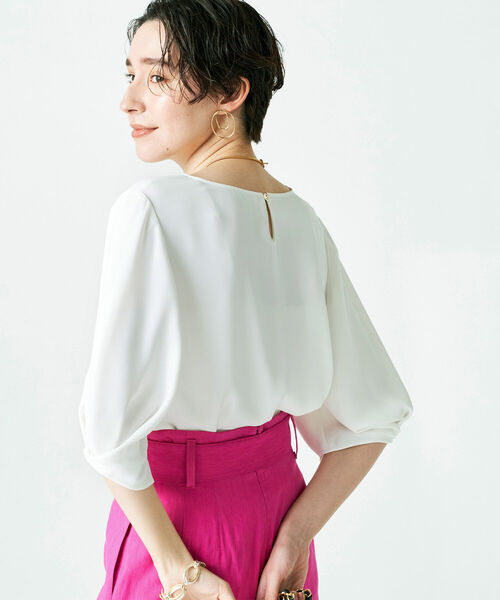 NOLLEY’S Sophi（ノーリーズソフィ）の「◇【WEB限定カラーあり】タックスリーブブラウス（シャツ/ブラウス・レディース・カーキ/ライトブルー/ベージュ/ホワイト/ベビーピンク/ブラック・38）」の3枚目の写真