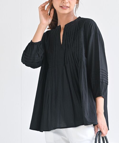 rps（アールピーエス）の「ピンタックＶネック７分袖ブラウス（シャツ/ブラウス・レディース・チャコールグレー/ブラック/オフホワイト/マスタード/カーキ/グリーン系その他/ブルー・M/フリー）」の3枚目の写真