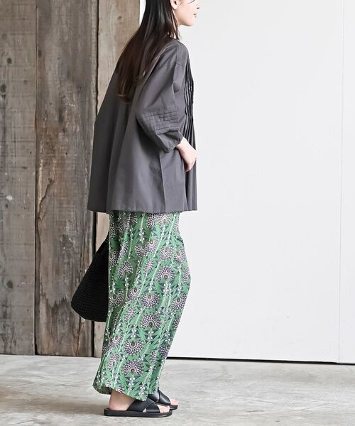 rps（アールピーエス）の「ピンタックＶネック７分袖ブラウス（シャツ/ブラウス・レディース・チャコールグレー/ブラック/オフホワイト/マスタード/カーキ/グリーン系その他/ブルー・M/フリー）」の21枚目の写真