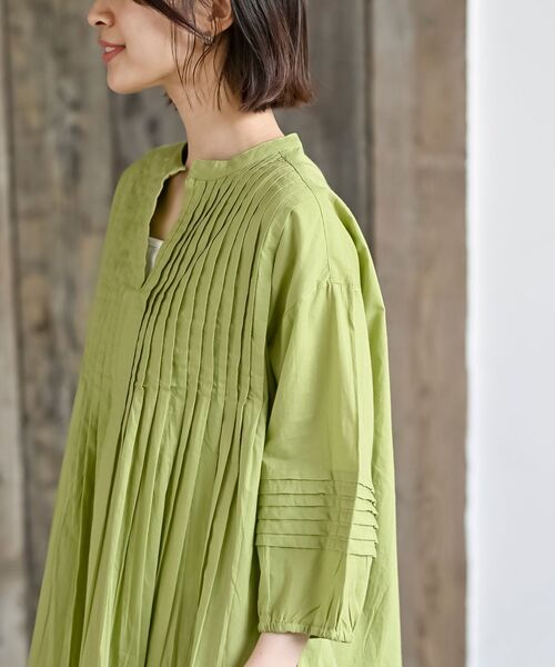 rps（アールピーエス）の「ピンタックＶネック７分袖ブラウス（シャツ/ブラウス・レディース・チャコールグレー/ブラック/オフホワイト/マスタード/カーキ/グリーン系その他/ブルー・M/フリー）」の8枚目の写真