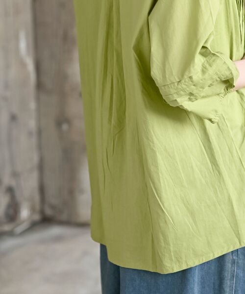 rps（アールピーエス）の「ピンタックＶネック７分袖ブラウス（シャツ/ブラウス・レディース・チャコールグレー/ブラック/オフホワイト/マスタード/カーキ/グリーン系その他/ブルー・M/フリー）」の10枚目の写真