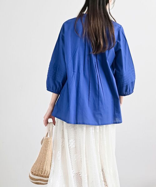 rps（アールピーエス）の「ピンタックＶネック７分袖ブラウス（シャツ/ブラウス・レディース・チャコールグレー/ブラック/オフホワイト/マスタード/カーキ/グリーン系その他/ブルー・M/フリー）」の13枚目の写真