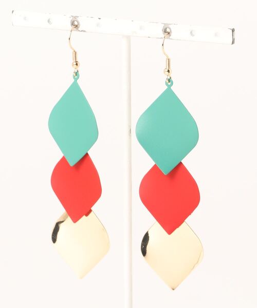 チャイハネ(チャイハネ)の「【チャイハネ】トリプルリーフピアス(ピアス(両耳用)・レディース・ブラック/レッド・FREE)」の3枚目の写真