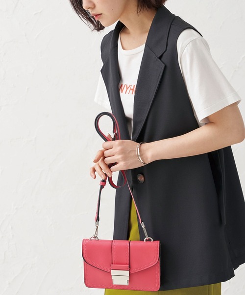BELLUNA PLUS(ベルーナ)の「ベルト使いデザインジレ(ベスト・レディース・ブラック/ベージュ/モカ・MEDIUM/LARGE)」の6枚目の写真