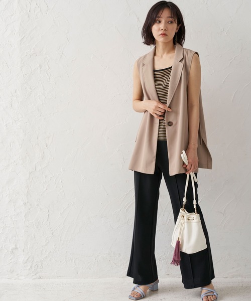 BELLUNA PLUS(ベルーナ)の「ベルト使いデザインジレ(ベスト・レディース・ブラック/ベージュ/モカ・MEDIUM/LARGE)」の17枚目の写真