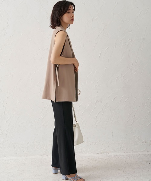 BELLUNA PLUS(ベルーナ)の「ベルト使いデザインジレ(ベスト・レディース・ブラック/ベージュ/モカ・MEDIUM/LARGE)」の22枚目の写真