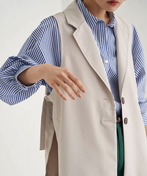 BELLUNA PLUS(ベルーナ)の「ベルト使いデザインジレ(ベスト・レディース・ブラック/ベージュ/モカ・MEDIUM/LARGE)」の13枚目の写真