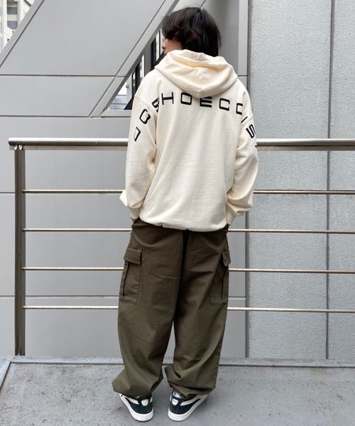 DC（ディーシー）の「DC/ディーシー ビッグシルエット バックプリントパーカー DPO224057（パーカー・メンズ・ホワイト/ブラック・M/L/XL）」の12枚目の写真