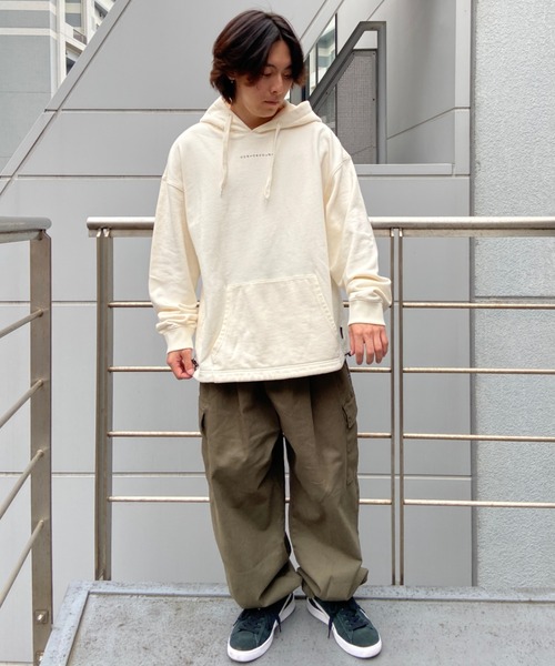 DC（ディーシー）の「DC/ディーシー ビッグシルエット バックプリントパーカー DPO224057（パーカー・メンズ・ホワイト/ブラック・M/L/XL）」の9枚目の写真