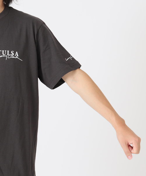 JOURNAL STANDARD(ジャーナルスタンダード)の「【DAMN×JOURNAL STANDARD】Girl Tulsa TEE(Tシャツ/カットソー・メンズ・ホワイト/ブラック・MEDIUM/LARGE/X-LARGE)」の16枚目の写真