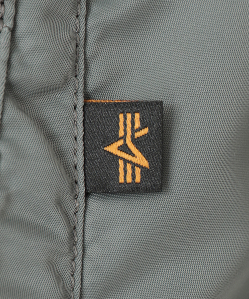 Alpha Industries（アルファインダストリーズ）の「【ALPHA / アルファ】別注 TRUCKER JACKET（ミリタリージャケット・メンズ・グレー/ブラック・LARGE/SMALL/MEDIUM）」の9枚目の写真