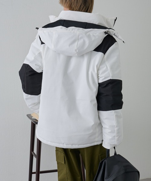 COLONY 2139（コロニートゥーワンスリーナイン）の「撥水キリカエ中綿ジャケット（ダウンベスト・メンズ・ブラック/カーキ/グレー/ベージュ/ネイビー/ホワイト・MEDIUM/LARGE/X-LARGE）」の9枚目の写真