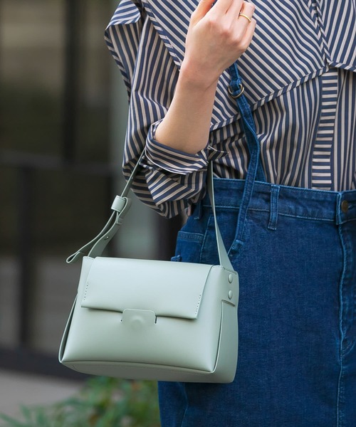 URBAN RESEARCH ROSSO（アーバンリサーチロッソ）の「フロントクリップハンドバッグ（ハンドバッグ・レディース・パープル/オフホワイト/グリーン系その他・-）」の3枚目の写真