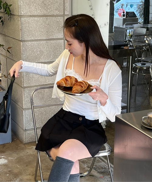 by muni:r（バイ ムニール）の「ローライズプリーツスカート（スカート・レディース・ブラック/ベージュ・MEDIUM/SMALL）」の4枚目の写真