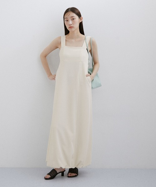 ADAM ET ROPE'（アダムエロペ）の「【サステナブル】バルーンジャンパースカート（ジャンパースカート・レディース・ブラック/オフホワイト・FREE）」の5枚目の写真