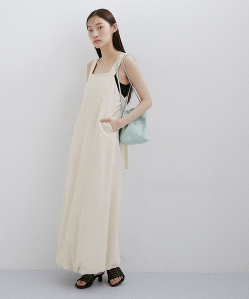 ADAM ET ROPE'（アダムエロペ）の「【サステナブル】バルーンジャンパースカート（ジャンパースカート・レディース・ブラック/オフホワイト・FREE）」の21枚目の写真