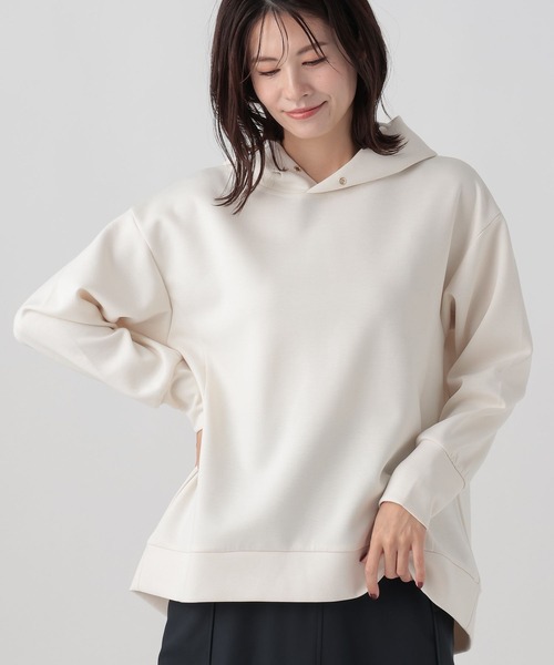 Elura(エルーラ)の「大人リュクスフレアパーカー(パーカー・レディース・ホワイト/グレイッシュベージュ/チャコールグレー/ブラウン系その他/ネイビー/オフホワイト・MEDIUM/LARGE/SMALL)」の3枚目の写真