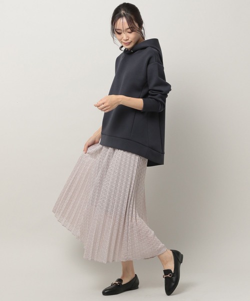 Elura(エルーラ)の「大人リュクスフレアパーカー(パーカー・レディース・ホワイト/グレイッシュベージュ/チャコールグレー/ブラウン系その他/ネイビー/オフホワイト・MEDIUM/LARGE/SMALL)」の14枚目の写真