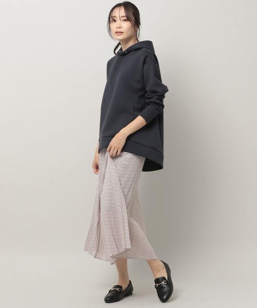 Elura(エルーラ)の「大人リュクスフレアパーカー(パーカー・レディース・ホワイト/グレイッシュベージュ/チャコールグレー/ブラウン系その他/ネイビー/オフホワイト・MEDIUM/LARGE/SMALL)」の15枚目の写真