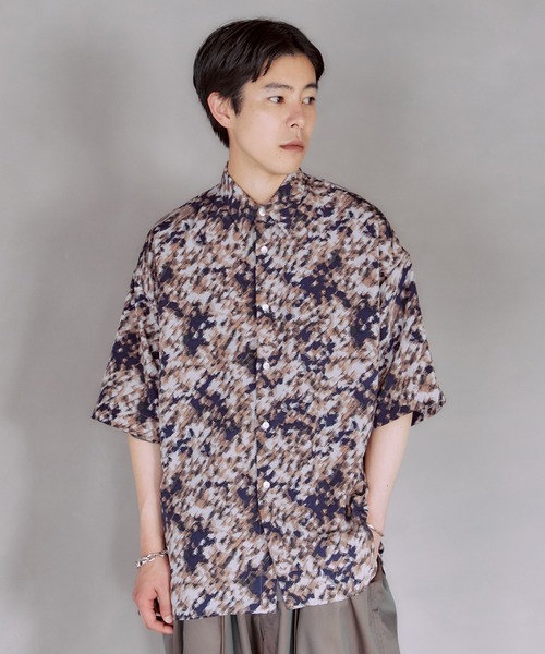 PUBLIC TOKYO（パブリックトウキョウ）の「マルチプリントトロミオーバーシャツ（シャツ/ブラウス・メンズ・ネイビー/ブラック/ミント/ダークネイビー/ライトブラウン/ブラック系その他2/カーキ/アイボリー・1/2）」の18枚目の写真