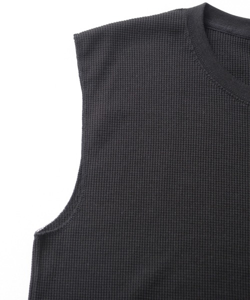 Revo.（レボ）の「ワッフル 裾スクエア ノースリーブ カットソー / レイヤード ロング丈 タンクトップ（タンクトップ・メンズ・ホワイト/ブラック・M/L）」の9枚目の写真
