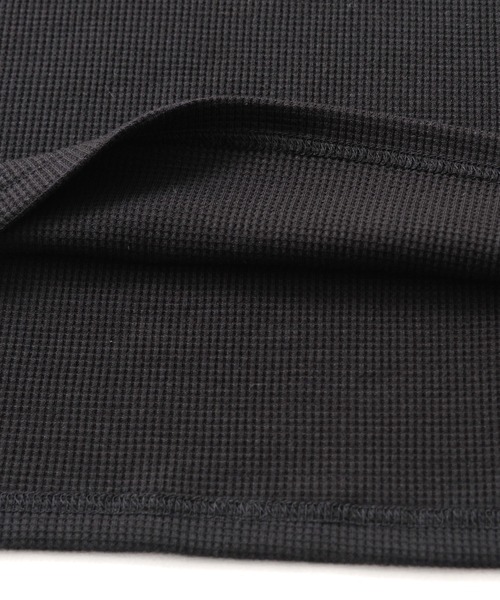 Revo.（レボ）の「ワッフル 裾スクエア ノースリーブ カットソー / レイヤード ロング丈 タンクトップ（タンクトップ・メンズ・ホワイト/ブラック・M/L）」の7枚目の写真