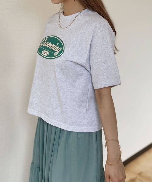 Reurie'(レウリィ)の「【ZOZO限定】ショート丈ロゴT / プリントT オーバーサイズ クロップド丈 グレー ベージュ グリーン ピンク(Tシャツ/カットソー・レディース・ベージュ/グレー・FREE)」の8枚目の写真