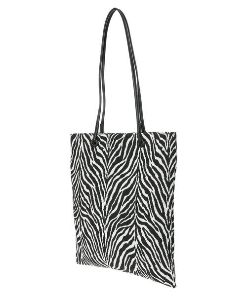 Green Parks(グリーンパークス)の「andmikka.アニマルジャガードトートバッグ(トートバッグ・レディース・ブラック/レオパード・FREE)」の8枚目の写真