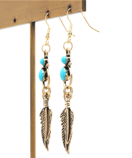 AZUL by moussy（アズールバイマウジー）の「メタルフェザーフックピアス（ピアス（両耳用）・レディース・シルバー/ゴールド系その他・FREE）」の3枚目の写真