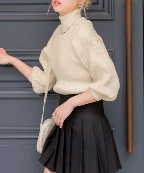 SpRay（スプレイ）の「ボリュームスリーブボトルネックニット（ニット/セーター・レディース・グリーン/アイボリー/イエロー/ブラウン/ピンクベージュ/グレー/レッド系その他/ブラック/ライトベージュ/パープル/ブルー・FREE）」の6枚目の写真