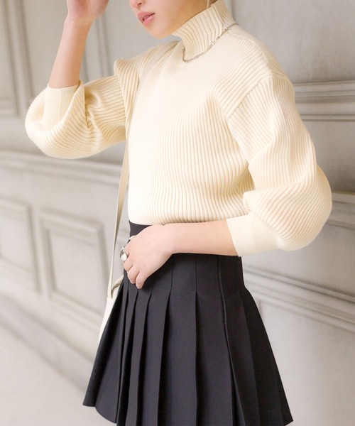 SpRay（スプレイ）の「ボリュームスリーブボトルネックニット（ニット/セーター・レディース・グリーン/アイボリー/イエロー/ブラウン/ピンクベージュ/グレー/レッド系その他/ブラック/ライトベージュ/パープル/ブルー・FREE）」の2枚目の写真