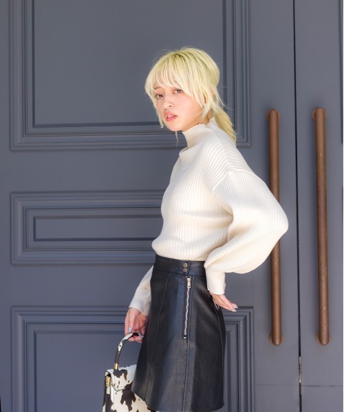 SpRay（スプレイ）の「ボリュームスリーブボトルネックニット（ニット/セーター・レディース・グリーン/アイボリー/イエロー/ブラウン/ピンクベージュ/グレー/レッド系その他/ブラック/ライトベージュ/パープル/ブルー・FREE）」の15枚目の写真